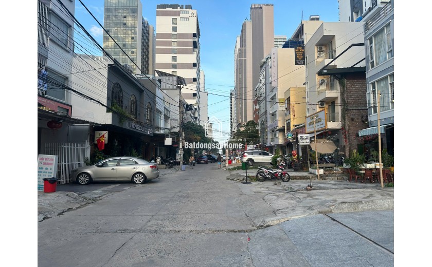 Bán nhà mặt tiền Trần Quang Khải – Khu phố Tây Nha Trang – 4 tầng gần biển